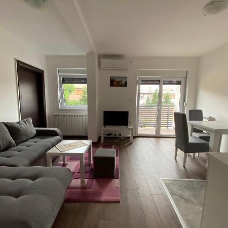 Dom Apartmani Kragujevac Exteriör bild