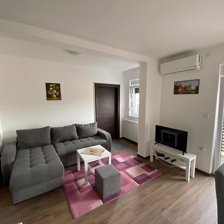 Dom Apartmani Kragujevac Exteriör bild